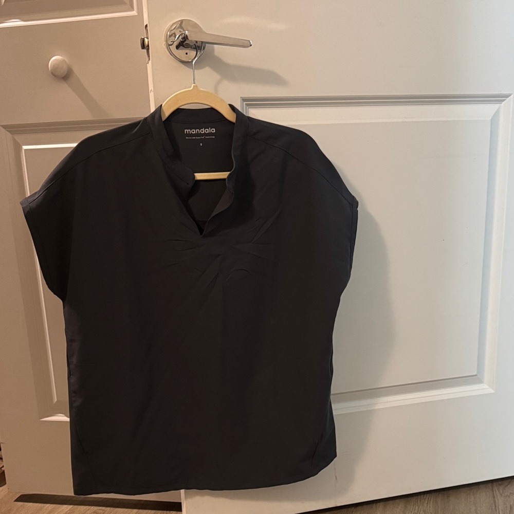 NEVER WORN Mandala Grey Short Sleeve Dolman Top Size Small